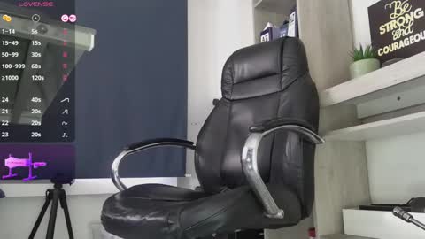 Snapshot of abby_taylorr_ chatting on 12-30-24, 02:30 Vannesa online show from 12-30-24, 02:30