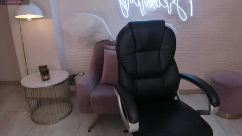 Snapshot of abbydalton chatting on 01-21-25, 11:03 Abby Dalton online show from 01-21-25, 11:03