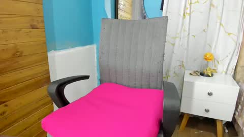 sara online show from 10-31-25, 04:57