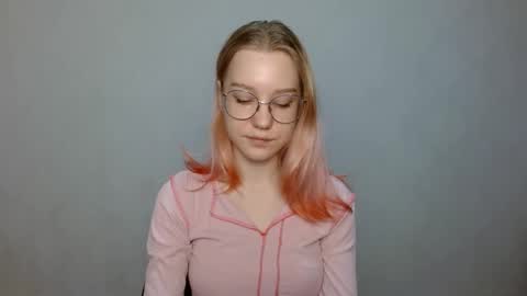 Abby Lovense is active online show from 12-22-24, 09:55