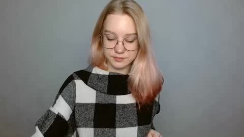 Abby Lovense is active online show from 12-28-24, 09:31