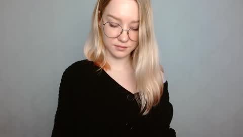 Abby Lovense is active online show from 02-10-25, 11:25