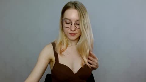 Abby Lovense is active online show from 02-25-25, 09:53