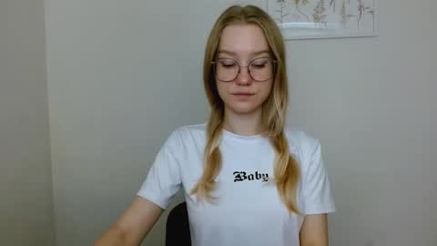 Abby Lovense is active online show from 09-26-25, 09:13