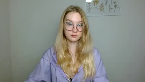 Abby Lovense is active online show from 11-04-25, 09:30