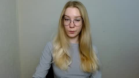 Snapshot of abbymoore__ chatting on 11-11-25, 08:47 Abby Lovense is active online show from 11-11-25, 08:47