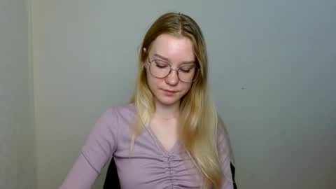 Snapshot of abbymoore__ chatting on 11-15-25, 09:39 Abby Lovense is active online show from 11-15-25, 09:39