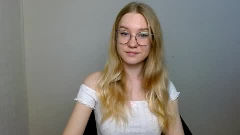 Snapshot of abbymoore__ chatting on 11-24-25, 03:23 Abby Lovense is active online show from 11-24-25, 03:23