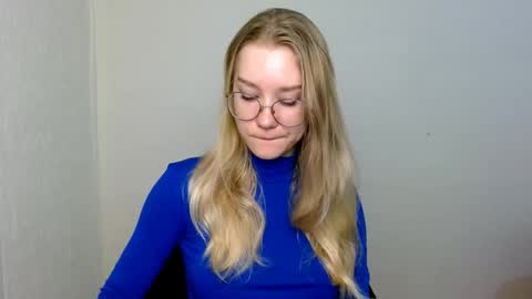 Snapshot of abbymoore__ chatting on 11-26-25, 09:10 Abby Lovense is active online show from 11-26-25, 09:10