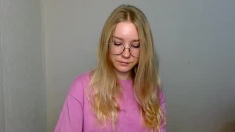 Snapshot of abbymoore__ chatting on 11-28-25, 09:01 Abby Lovense is active online show from 11-28-25, 09:01