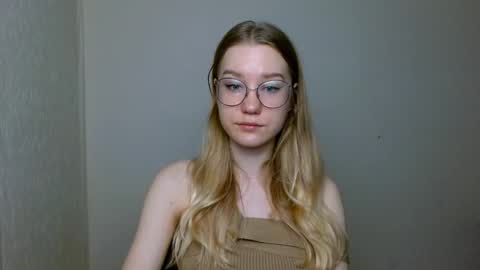 Snapshot of abbymoore__ chatting on 12-01-25, 10:09 Abby Lovense is active online show from 12-01-25, 10:09