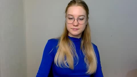 Snapshot of abbymoore__ chatting on 12-17-25, 11:27 Abby Lovense is active online show from 12-17-25, 11:27