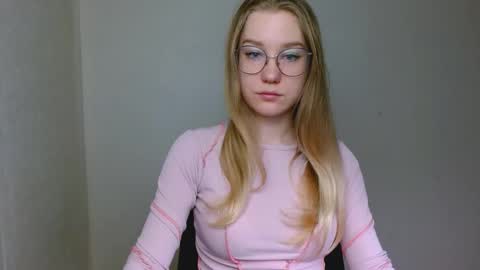 Snapshot of abbymoore__ chatting on 12-21-25, 12:23 Abby Lovense is active online show from 12-21-25, 12:23