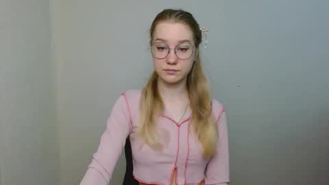 Snapshot of abbymoore__ chatting on 01-10-26, 11:56 Abby Lovense is active online show from 01-10-26, 11:56