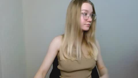 Snapshot of abbymoore__ chatting on 01-14-26, 11:16 Abby Lovense is active online show from 01-14-26, 11:16
