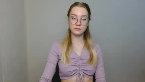 Snapshot of abbymoore__ chatting on 01-15-26, 04:55 Abby Lovense is active online show from 01-15-26, 04:55
