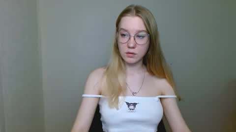 Snapshot of abbymoore__ chatting on 01-16-26, 11:03 Abby Lovense is active online show from 01-16-26, 11:03