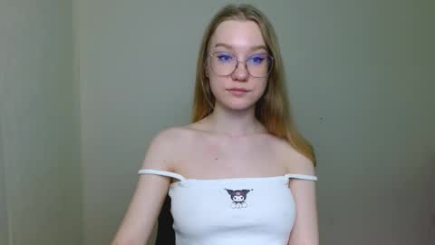 Snapshot of abbymoore__ chatting on 02-26-26, 11:31 Abby Lovense is active online show from 02-26-26, 11:31