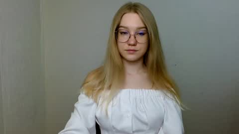 Abby Lovense is active online show from 04-13-26, 11:16