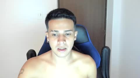 Independence model AbelAsburgo online show from 12-14-24, 12:01