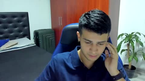 Independence model AbelAsburgo online show from 10-19-25, 04:57