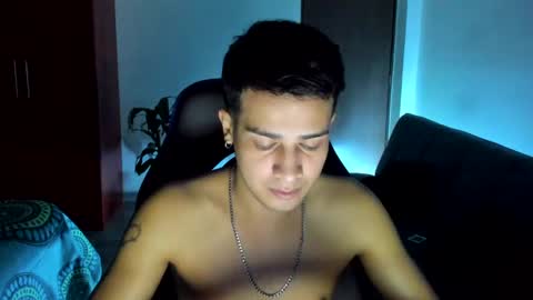 Independence model AbelAsburgo online show from 11-15-25, 10:23