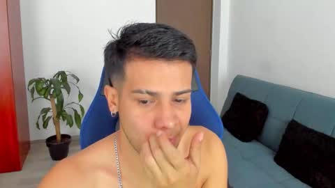 Independence model AbelAsburgo online show from 11-26-25, 09:16