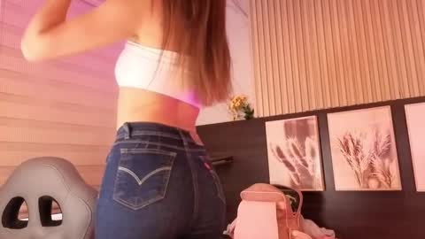 Abella online show from 09-29-25, 02:22