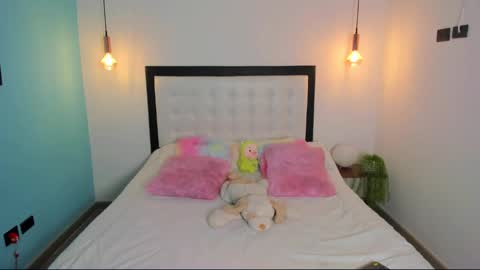  Abella and Kendra  online show from 03-10-25, 10:34