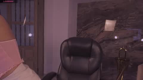 Snapshot of abellacroft chatting on 10-28-25, 01:03 Abella online show from 10-28-25, 01:03