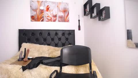 Snapshot of abigail_f00x chatting on 03-11-25, 03:56 Abigail online show from 03-11-25, 03:56
