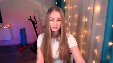 Anna online show from 02-14-25, 07:23