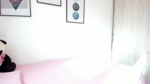 Snapshot of abigail_w chatting on 12-18-24, 01:02 abigail online show from 12-18-24, 01:02