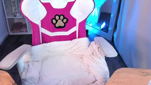 Lily online show from 04-23-26, 05:37