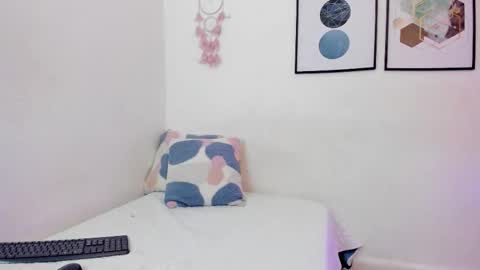 Snapshot of abriil7 chatting on 10-11-25, 03:50 Abriil online show from 10-11-25, 03:50