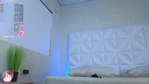 Snapshot of abril1_gh chatting on 02-19-25, 12:00 Abril online show from 02-19-25, 12:00