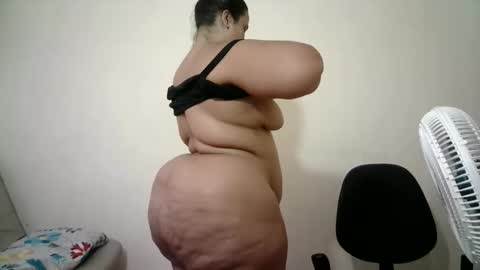 Snapshot of abril__ass chatting on 10-21-25, 02:29 abril__ass online show from 10-21-25, 02:29