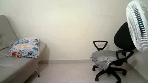 Snapshot of abril__ass chatting on 10-24-25, 04:14 abril__ass online show from 10-24-25, 04:14