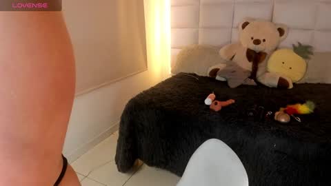 Snapshot of abril_dash chatting on 02-04-25, 08:49 Abril online show from 02-04-25, 08:49
