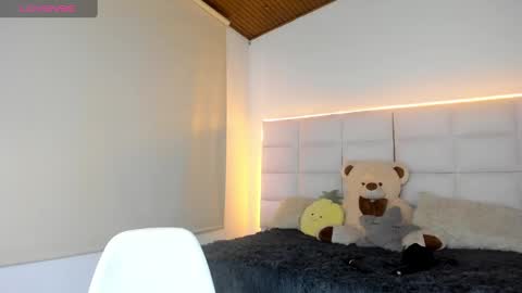 Snapshot of abril_dash chatting on 02-07-25, 07:38 Abril online show from 02-07-25, 07:38