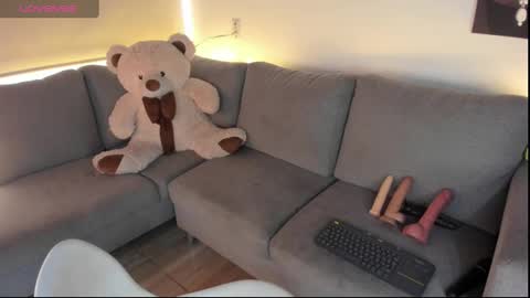 Snapshot of abril_dash chatting on 02-11-25, 09:14 Abril online show from 02-11-25, 09:14