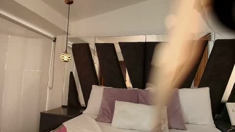  Abril  online show from 10-18-25, 09:37