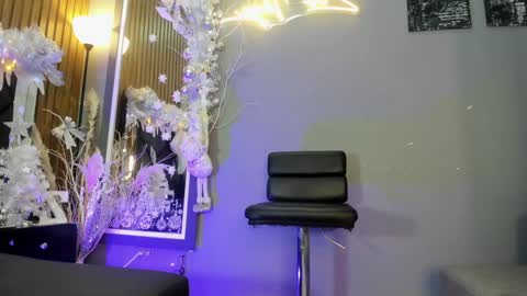 Abril  online show from 12-22-24, 04:28