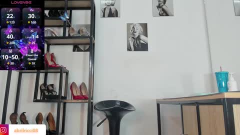 Abril  online show from 12-29-24, 04:27