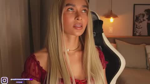 Snapshot of abril_w18 chatting on 10-03-25, 01:13 My name is Alexa. Please say hello I like to chat with you. If you have requests please use tip online show from 10-03-25, 01:13