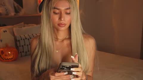 Snapshot of abril_w18 chatting on 10-13-25, 12:43 My name is Alexa. Please say hello I like to chat with you. If you have requests please use tip online show from 10-13-25, 12:43