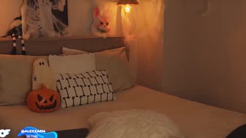 Snapshot of abril_w18 chatting on 10-16-25, 01:17 My name is Alexa. Please say hello I like to chat with you. If you have requests please use tip online show from 10-16-25, 01:17