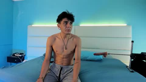 Abril and Julian online show from 03-10-26, 11:48