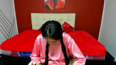 Snapshot of abrillee1 chatting on 12-06-24, 12:45 ABRIL online show from 12-06-24, 12:45