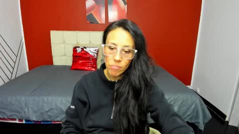 Snapshot of abrillee1 chatting on 02-08-25, 08:53 ABRIL online show from 02-08-25, 08:53